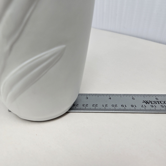 Franz All White Unpainted Iris Flower Vase Sculpted Neck Matte & Glossy Timeless - Picture 8 of 9